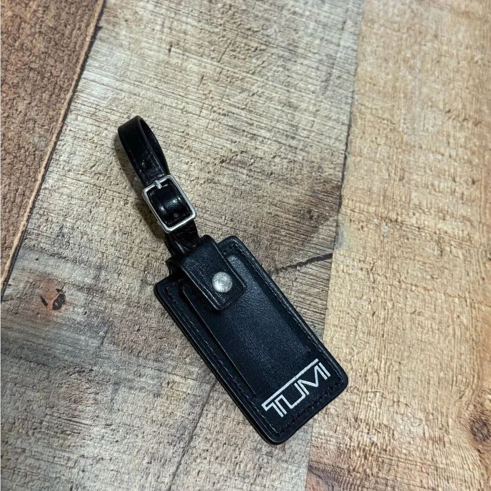 Tumi Luggage Tag Black with Silver Logo Leather